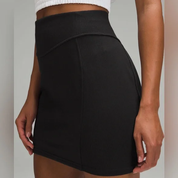 Lululemon NWT Scuba HR Mini Skirt - Picture 3 of 7